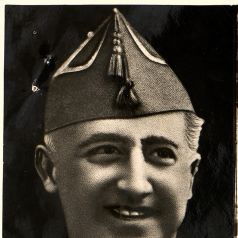 Portrait du Gnral Franco (M 278, pice 157). 500 portraits ont t command  limprimeur Combier  Mcon en mai 1937 par un commerant dOran.