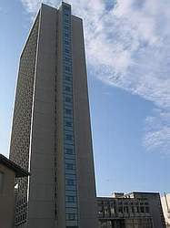 La tour des Archives, Place des Carmélites à Mâcon, ouverte au public en 1971.