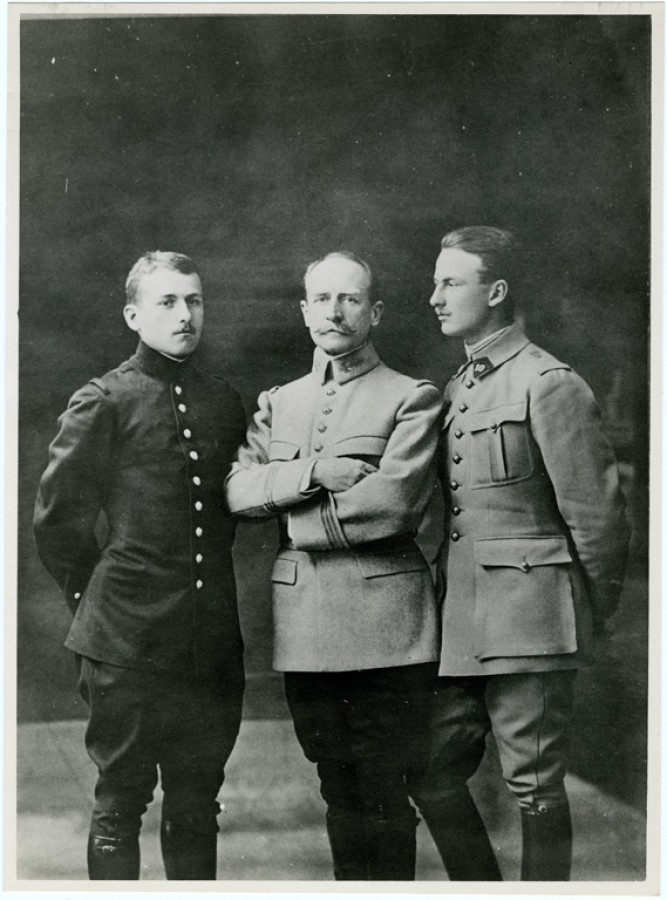 Eugène II et ses deux fils aînés. CUCM, dépôt D.S.-A.A.R. 4197-5