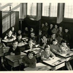 Photo de classe, cole primaire de Genouilly (photographie sans date, non lgende ; 1257W280)