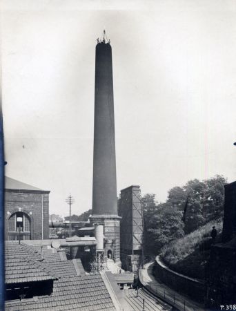 Dmolition de la grande chemine - Etat davancement au 18 juillet 1916 - 1. Collection AFB, Le Creusot.