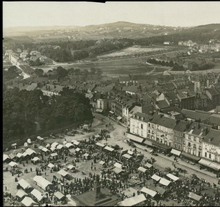 Place du marché, Le Creusot, juin 1916.  CUCM, document Ecomusée, reproduction D. Busseuil.